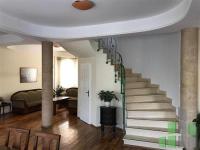 Se izdava prazna kukja vo Skopje, Vodno so povrshina od 450 m2.
 Ekstra: Klima, Sopstveno parno, Nova Zgrada.
 Cena: 2500 EUR